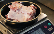 將圖片載入圖庫檢視器 초벌구이 춘천 숯불닭갈비 (소금구이, 양념구이, 간장구이) 1.0KG (3 인분) Semi Roasted Spicy Stir-fried Chicken (Dak-galbi)
